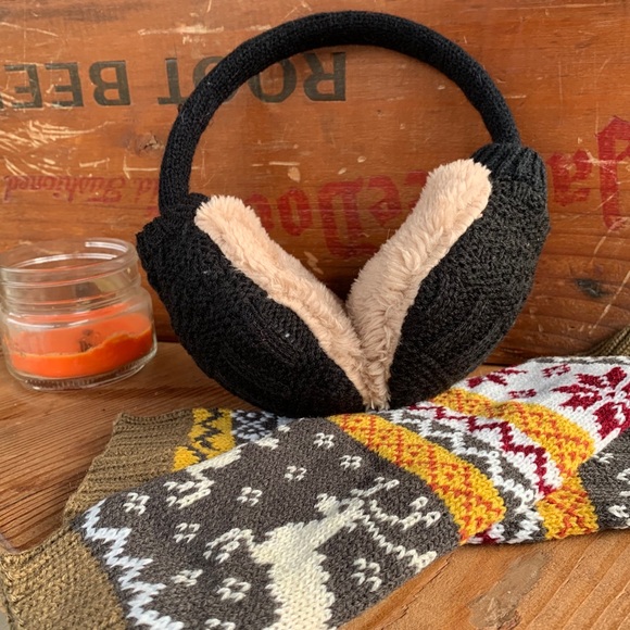 ✨CABLE KNIT + FAUX FUR EAR MUFFS✨ - Picture 5 of 6